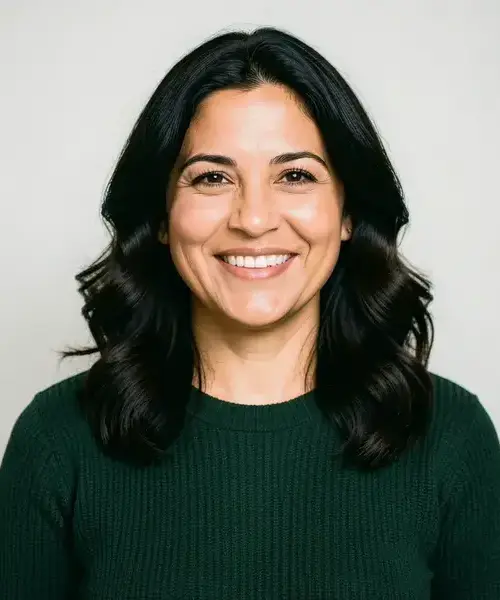 Portrait of Mira Alvarez, head of curation